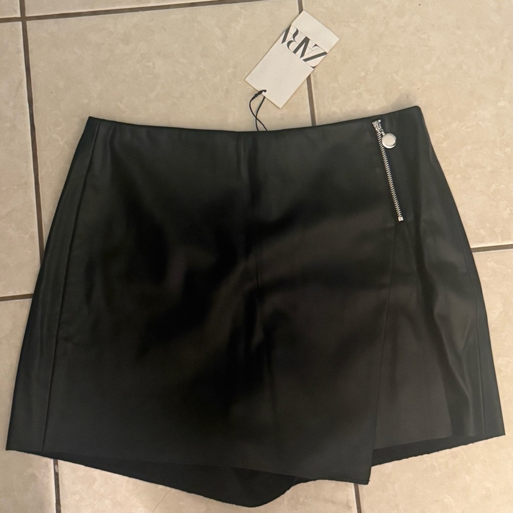 Zara Black Mini Skirt with Zipper
